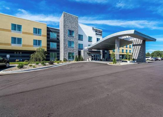 Fairfield Inn & Suites by Marriott St. Joseph Stevensville 1