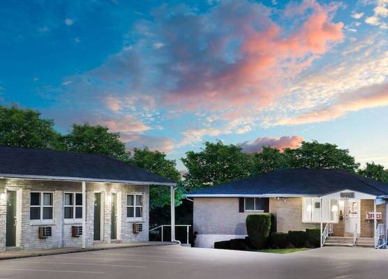 Knights Inn Pine Grove 1