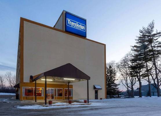 Travelodge by Wyndham Cleveland Airport 1