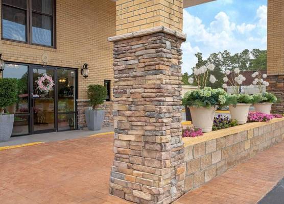 Days Inn by Wyndham Lake City 1