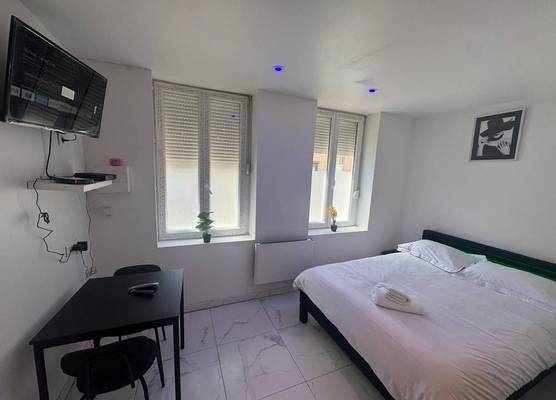 Calais Room 1