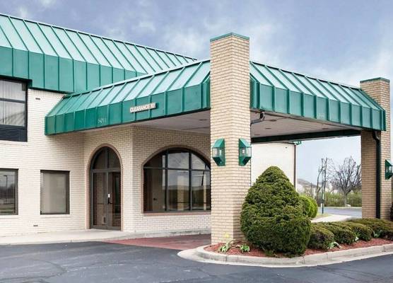 Lafayette Inn & Suites 1