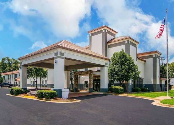 Clarion Pointe South Boston - Danville East 1