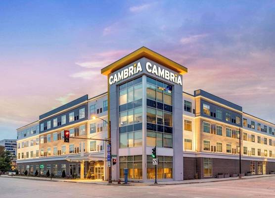 Cambria Hotel Milwaukee Downtown 1