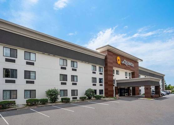 La Quinta Inn by Wyndham Indianapolis Airport Executive Dr 1