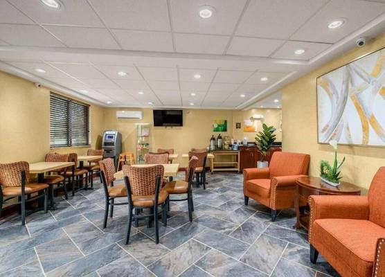 Hibiscus Inn & Suites 1