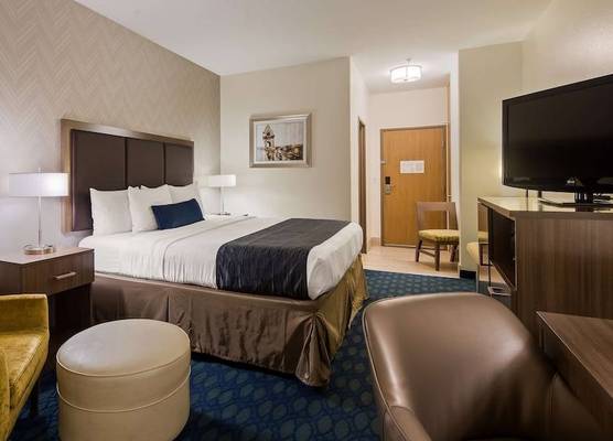 Best Western PLUS Tulsa Inn & Suites 1