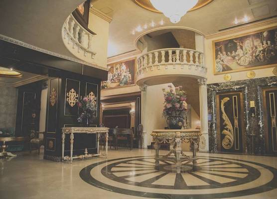 Queens Suite Hotel 1