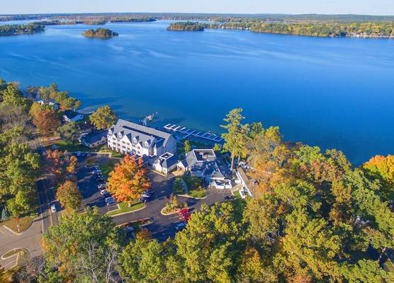 Bay Pointe Inn 1