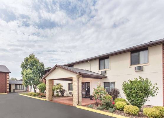 Baymont by Wyndham Dubuque 1