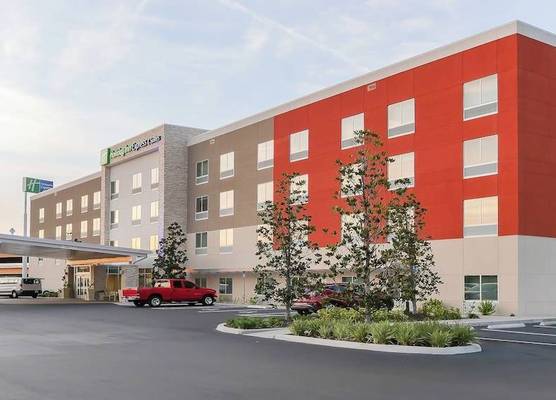Holiday Inn Express & Suites TAMPA EAST - YBOR CITY by IHG 1