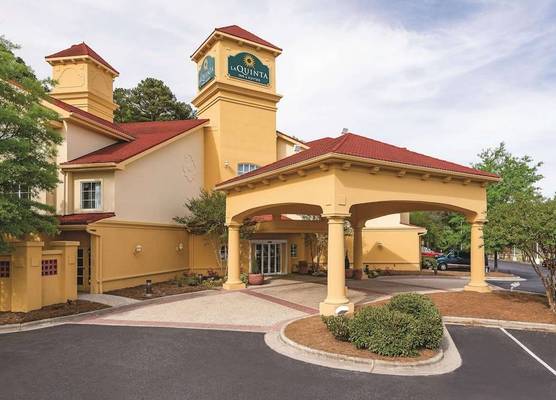 La Quinta Inn & Suites by Wyndham University Area Chapel Hill 1