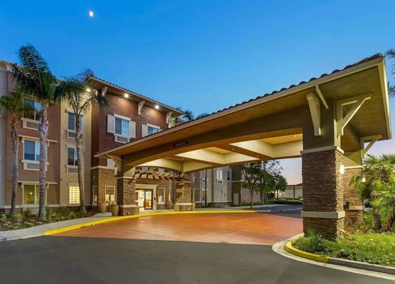 Comfort Inn & Suites Near Ontario Airport 1