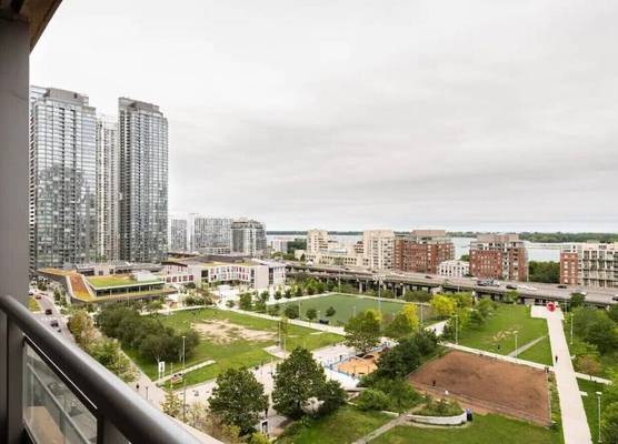 Luxury WaterFront View & Free Parking 1