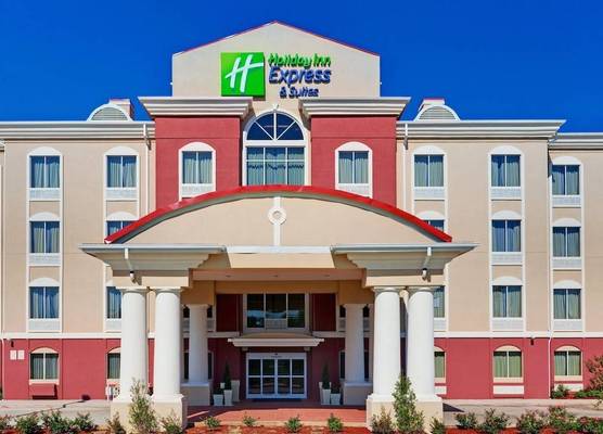 Holiday Inn Express & Suites BYRAM by IHG 1