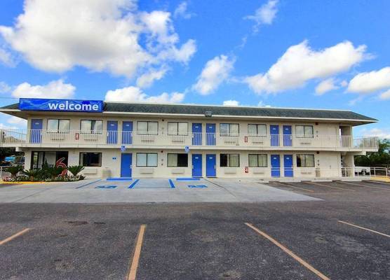 Motel 6 Kingsville, TX 1