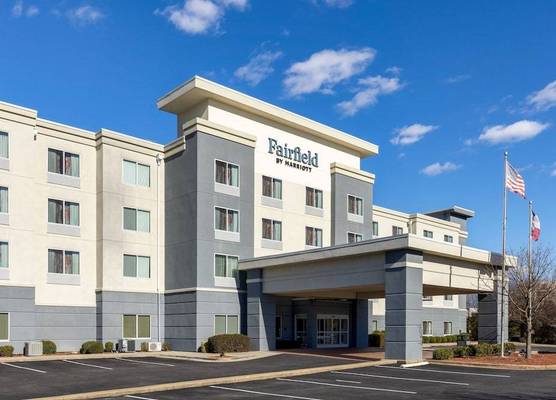 Fairfield Inn & Suites by Marriott Smithfield 1