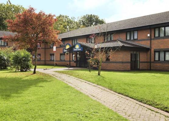 Days Inn by Wyndham Warwick North M40 1