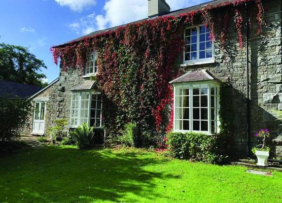 Pontyclerc Farm House Bed and Breakfast 1