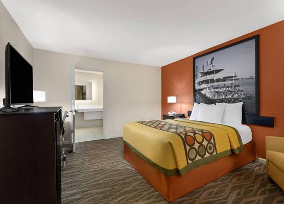 Super 8 by Wyndham New Orleans 1