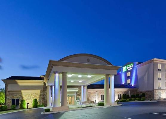 Holiday Inn Express & Suites CHRISTIANSBURG by IHG 1