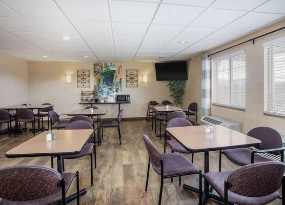 Travelodge by Wyndham Colorado Springs Airport - Peterson SFB 1