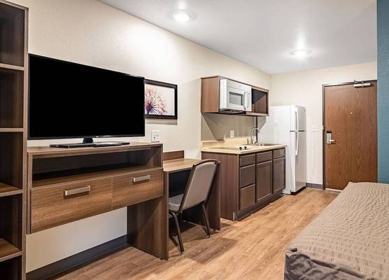 WoodSpring Suites Toledo Maumee 1
