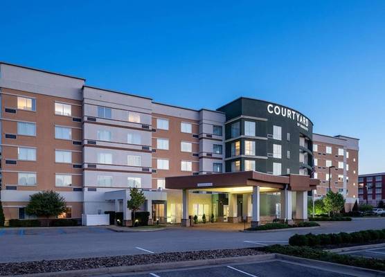 Courtyard by Marriott Charleston Downtown/Civic Center 1