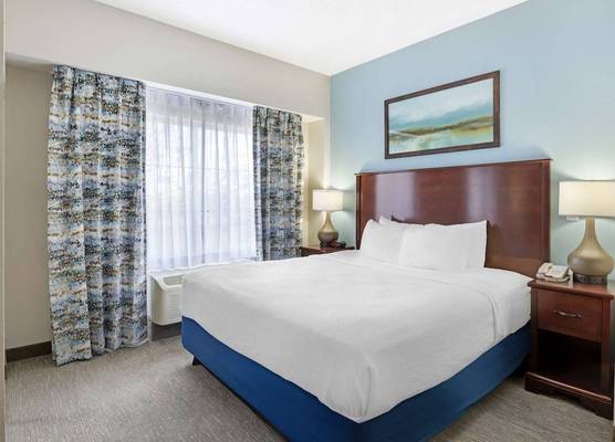Best Western Plus Crossroads Inn & Suites 1
