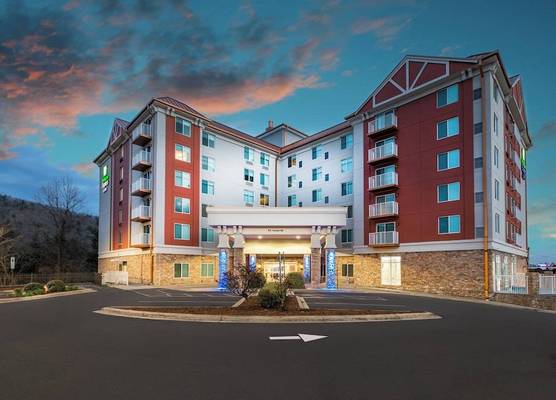 Holiday Inn Express & Suites ASHEVILLE DOWNTOWN by IHG 1