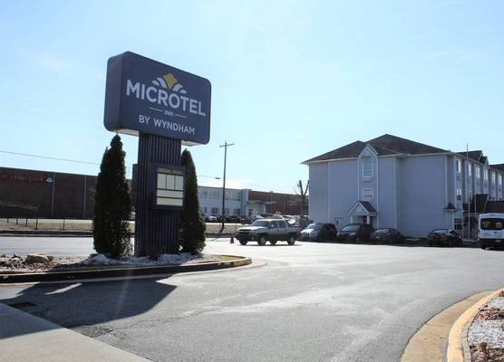 Microtel Inn by Wyndham Atlanta Airport 1