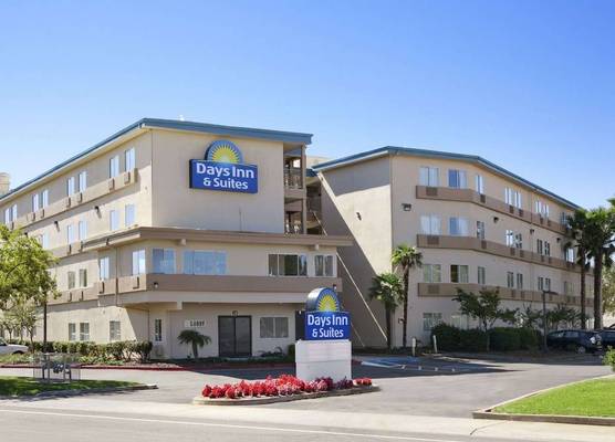 Days Inn & Suites by Wyndham Rancho Cordova 1