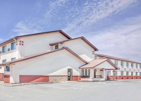 Super 8 by Wyndham Montgomery Maybrook 1