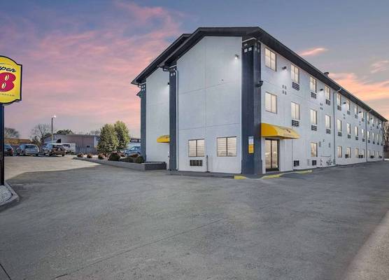 Super 8 by Wyndham Johnson City 1