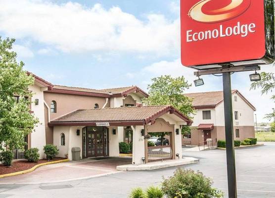 Econo Lodge Kalamazoo near Wings Stadium 1