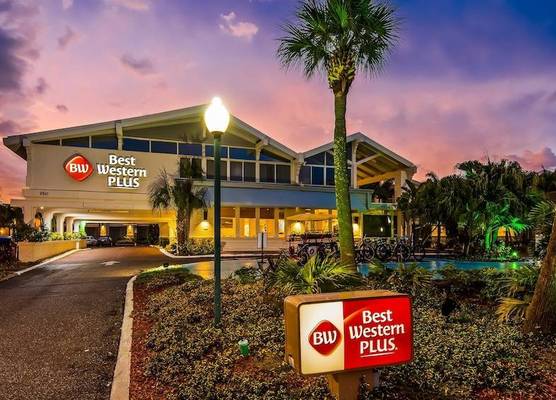 Best Western Plus Yacht Harbor Inn 1