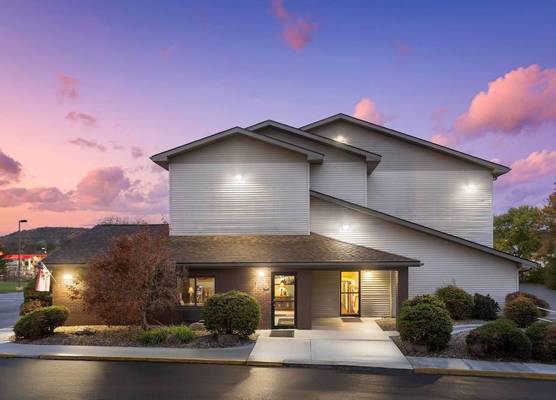 Super 8 by Wyndham New Stanton 1