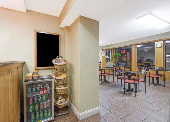 Howard Johnson by Wyndham Rocky Hill 1