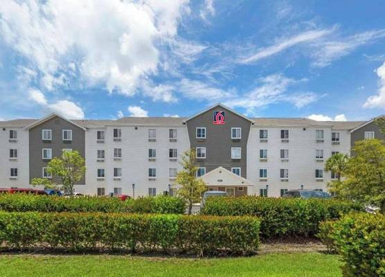 Studio 6 Extended Stay Fort Myers FL 1