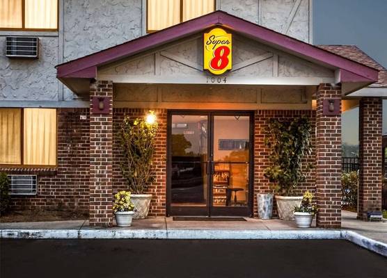 Super 8 by Wyndham Greenville 1
