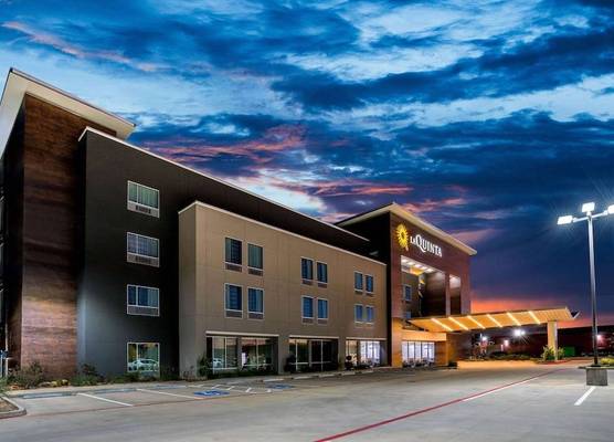La Quinta by Wyndham Houston Cypress 1