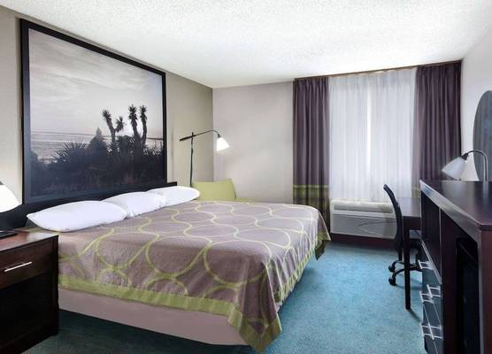 Super 8 by Wyndham Victoria/North/Mall Area 1