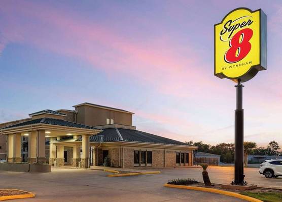 Super 8 by Wyndham Alexandria LA 1