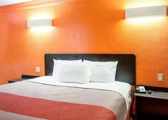 Days Inn & Suites by Wyndham Texas City - Galveston Area 1