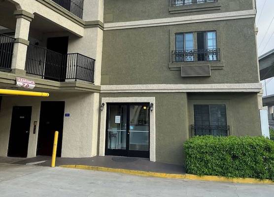 Laguna Inn & Suites 1