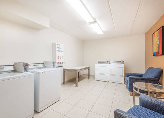 QUALITY INN & SUITES 1
