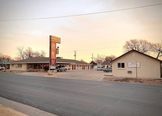 Annie Oakley Motel Oakley 1