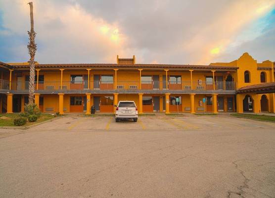 OYO Hotel Kingsville - Hwy 77 1