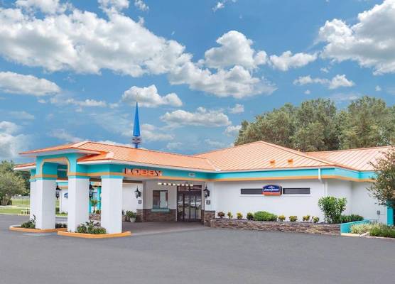 Howard Johnson by Wyndham Ocala FL I-75 1
