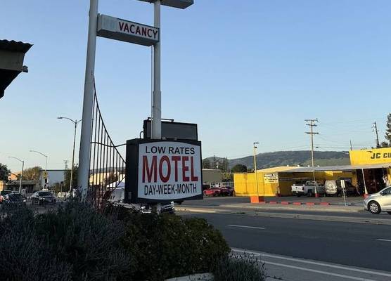 The Oaks Motel 1